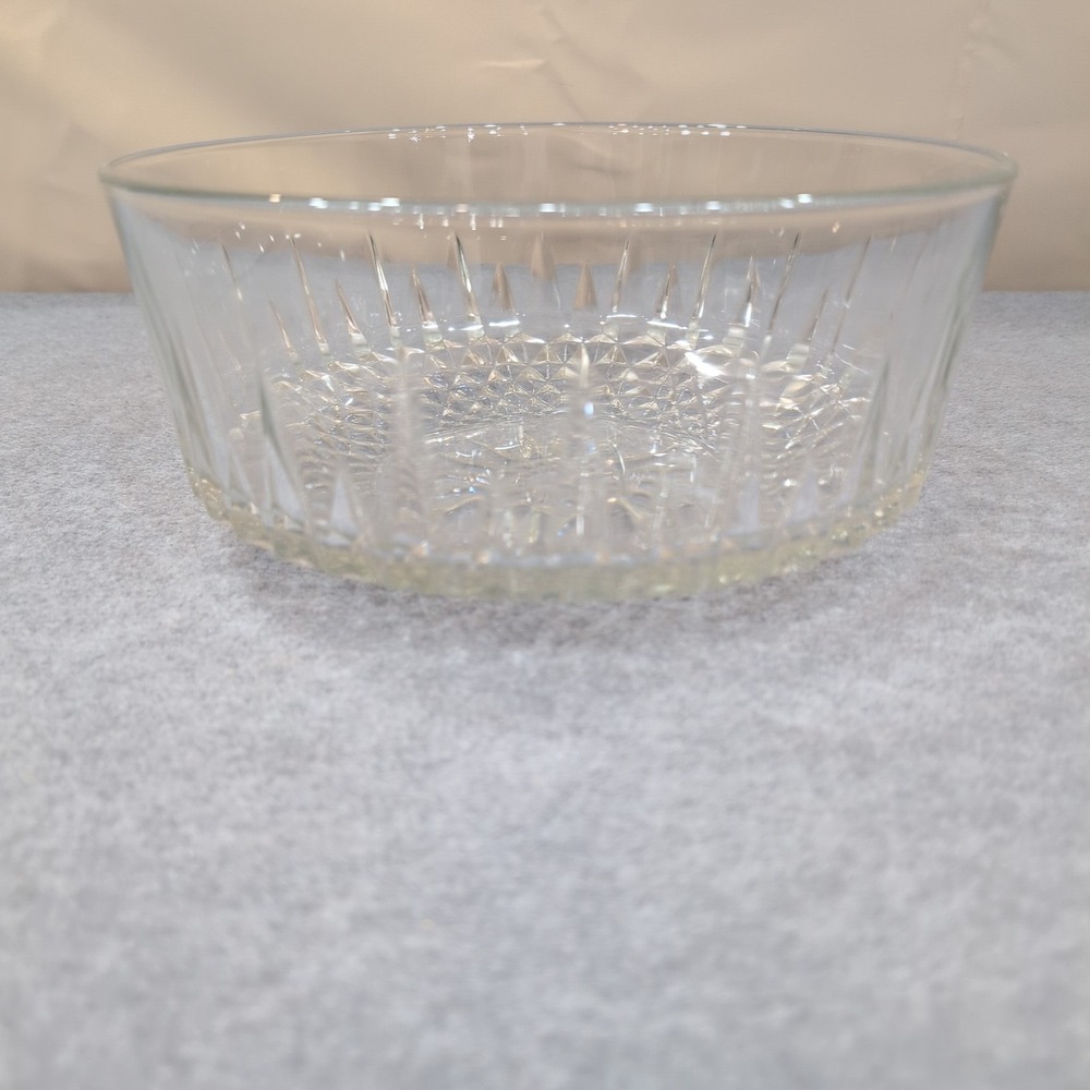 Vintage Arcoroc USA Crystal Glass Serving Bowl Starburst Faceted Design 9" x 4" - Picture 1 of 6